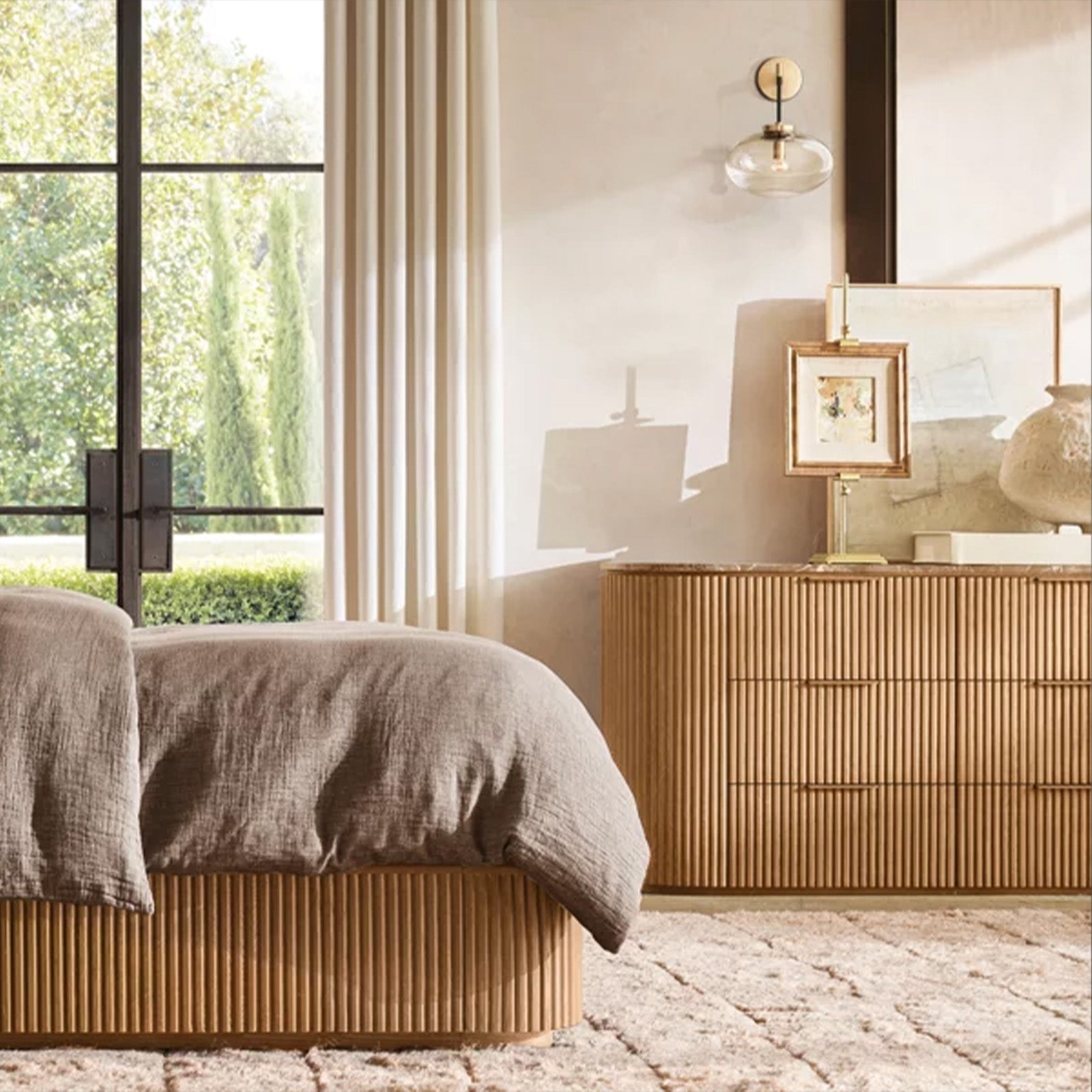 Calus Clear Glass Wall Sconce - Camilalamps - CAARHWS - 2561036