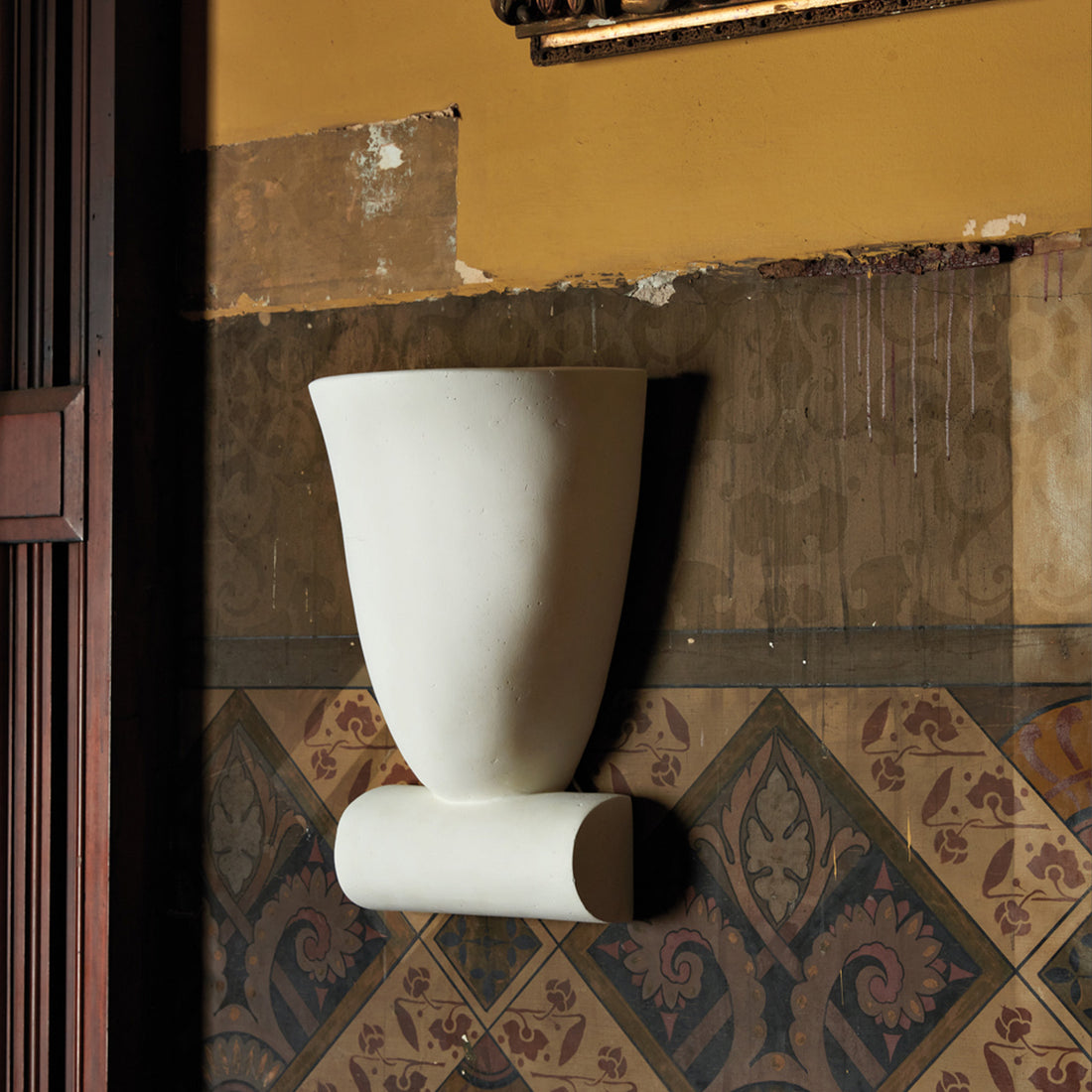 Garonna Grand Sconce Light - Camilalamps - CAARHWS - 2561344