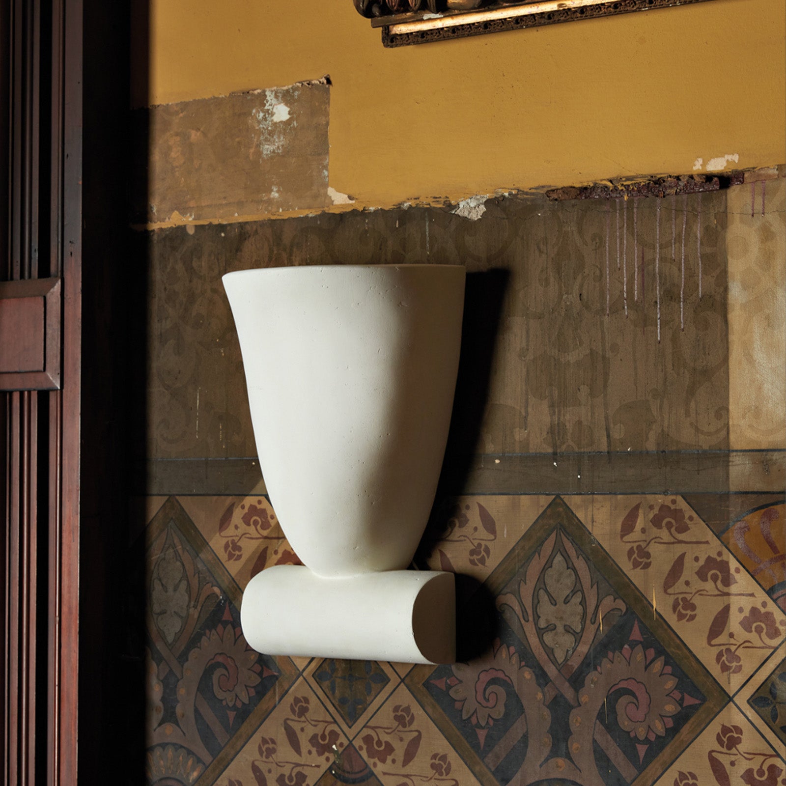 Garonna Grand Sconce Light - Camilalamps - CAARHWS - 2561344