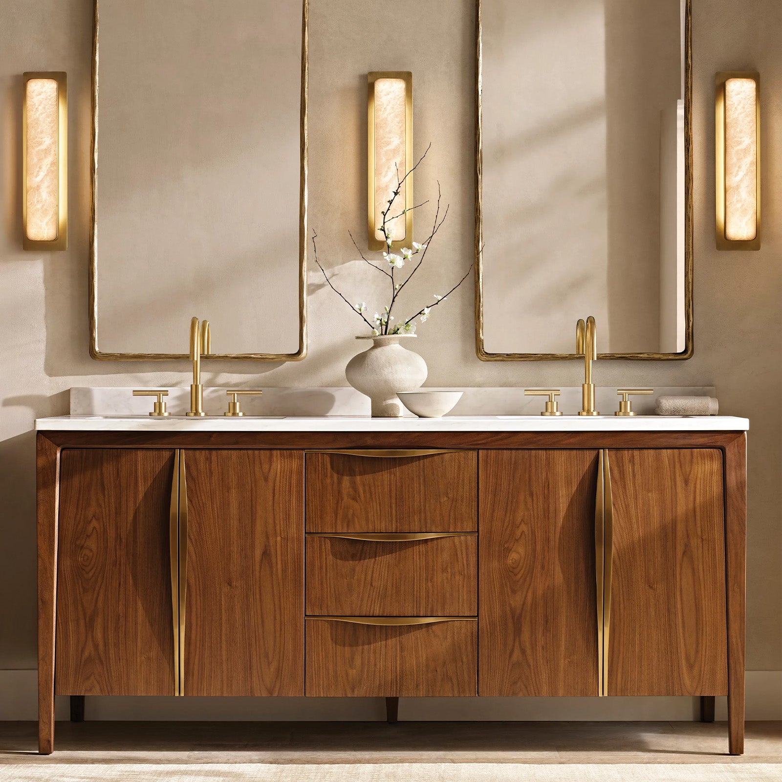 Mantreux Sconce - Camilalamps - CAARHWS - 2561028