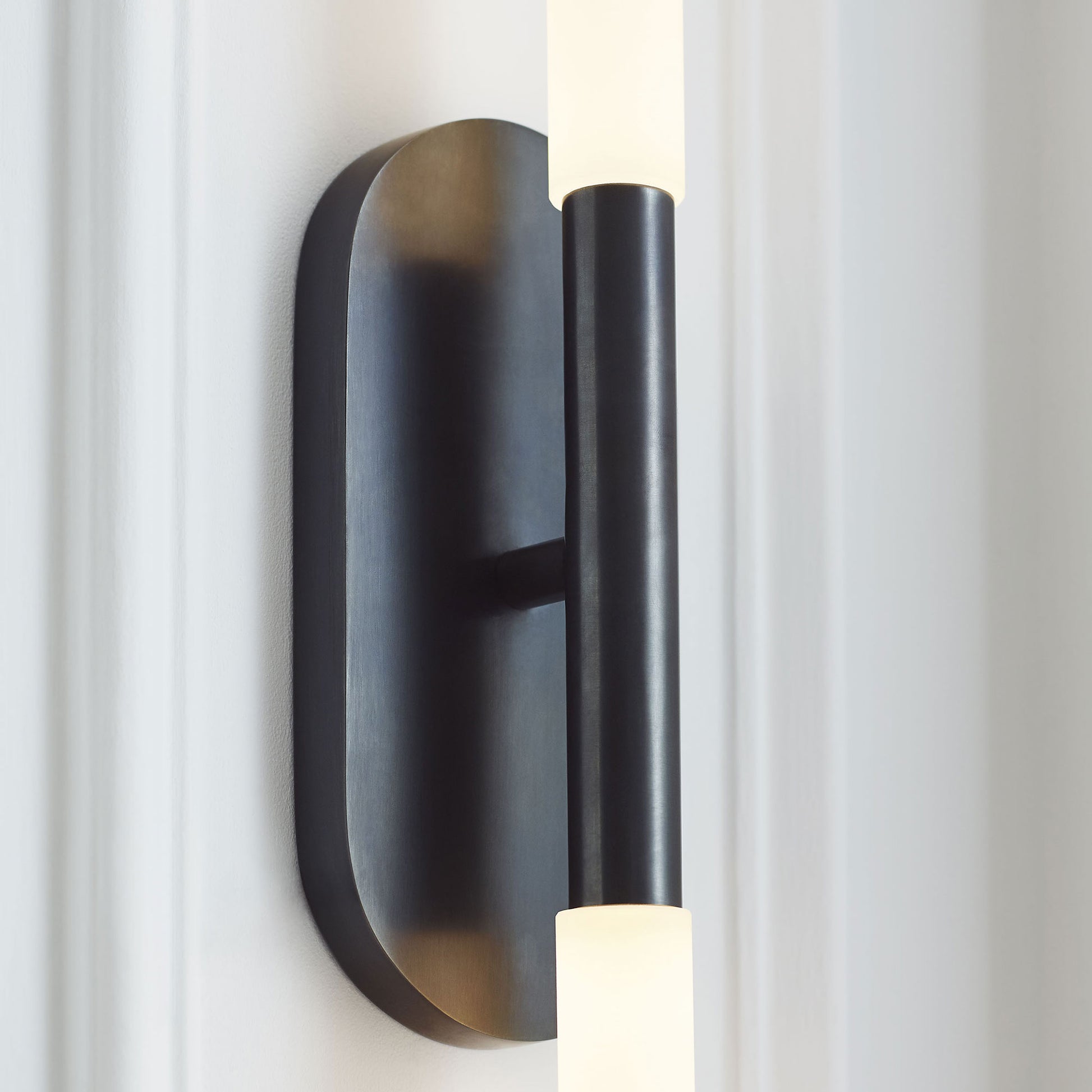 Roussel Linear Sconce - Camilalamps - CAARHWS - 256142