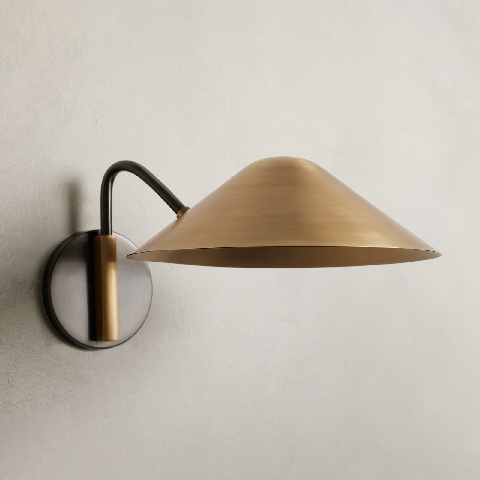 Simms Wall Sconce - Camilalamps - CAARHWS - 256317