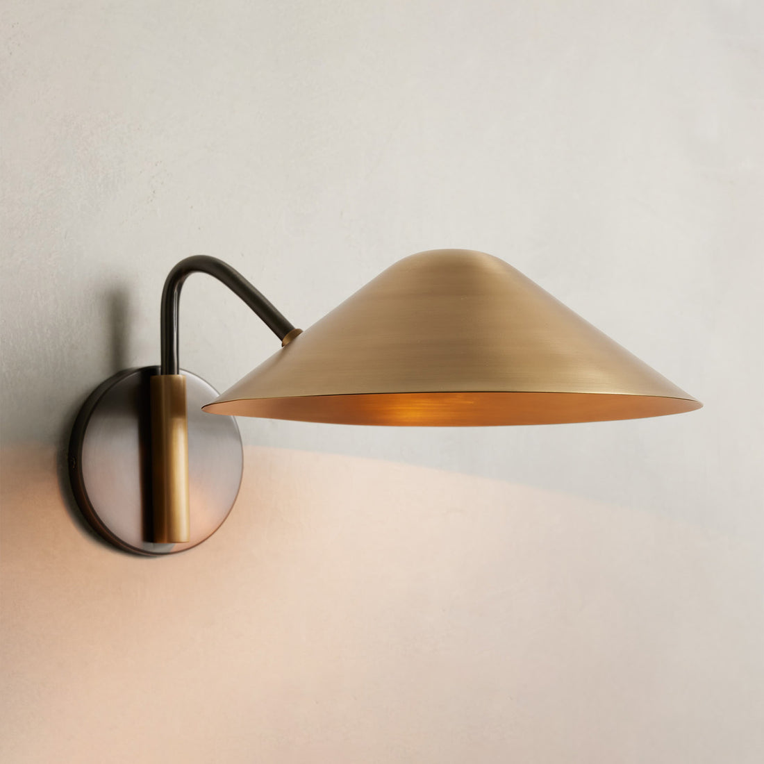 Simms Wall Sconce - Camilalamps - CAARHWS - 256317
