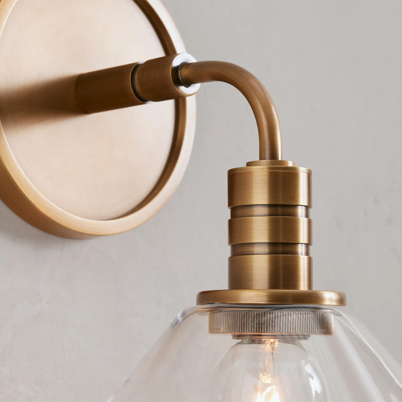 Theron Wall Sconce - Camilalamps - CAARHWS - 256320