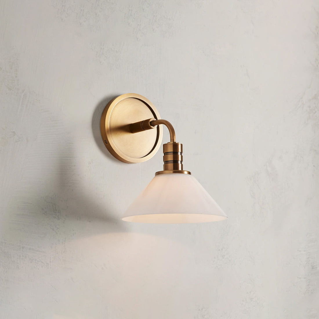 Theron Wall Sconce - Camilalamps - CAARHWS - 256320
